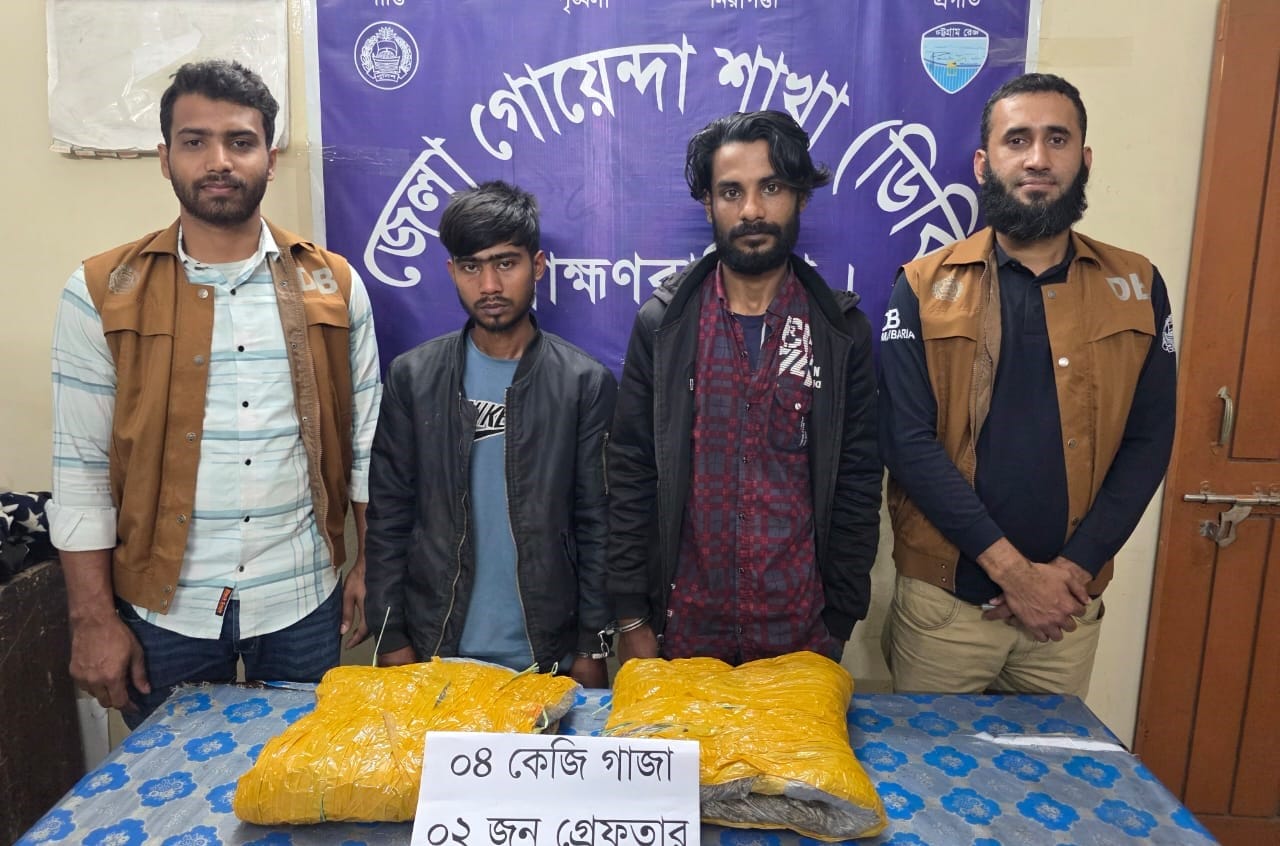 ব্রাহ্মণবাড়িয়ায় ডিবির অভিযান: ১০ কেজি ৫০০ গ্রাম গাঁজাসহ মোটরসাইকেল উদ্ধার, গ্রেফতার ৫ 1 599220954 883422047538096 1547468127772489792 n