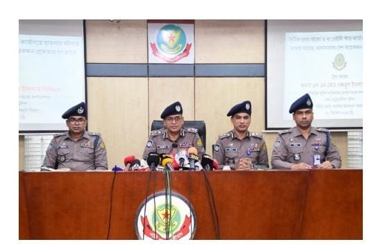 প্রথম আলো–ডেইলি স্টার কার্যালয়ে হামলা: ডিএমপির অভিযানে আলামতসহ ১৭ জন গ্রেপ্তার 1 প্রথম আলো–ডেইলি স্টার কার্যালয়ে হামলা: ডিএমপির অভিযানে আলামতসহ ১৭ জন গ্রেপ্তার