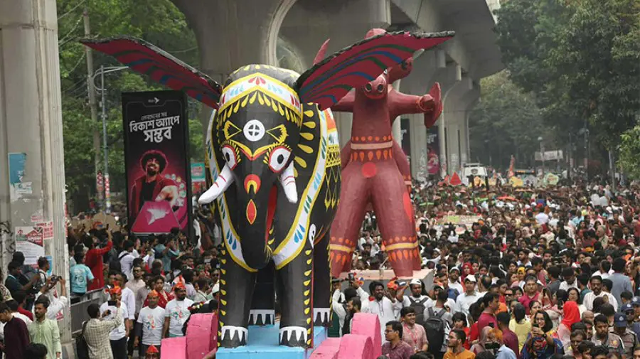 উৎসবমুখর পরিবেশে একাত্মতায় শেষ হলো ‘বৈশাখী শোভাযাত্রা