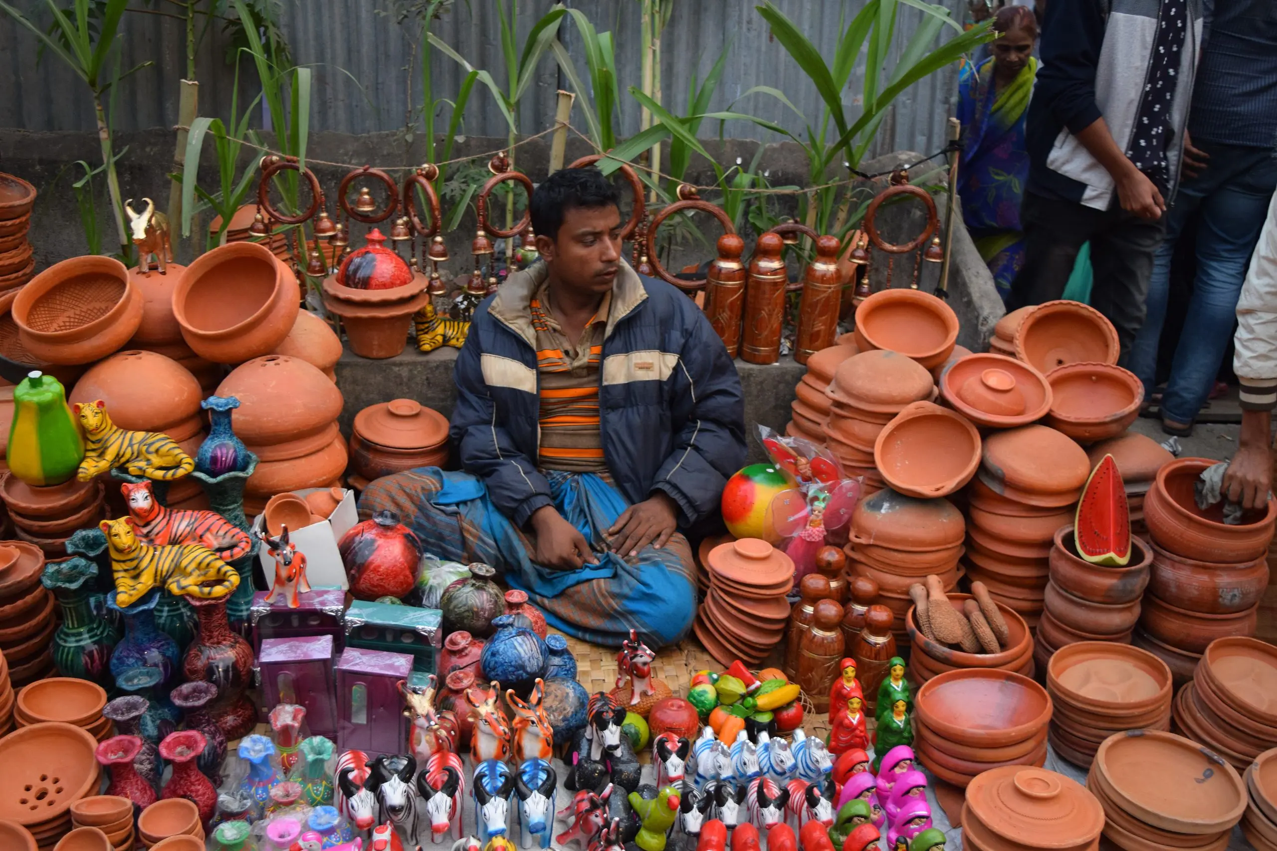 গ্রামীণ মেলা রাঙাতে মৃৎশিল্প
