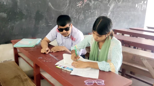 দৃষ্টি নেই তবুও স্বপ্ন অটুট শরীফের