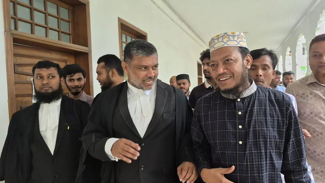 মানহানির মামলায় আগাম জামিন পেলেন আমির হামজা