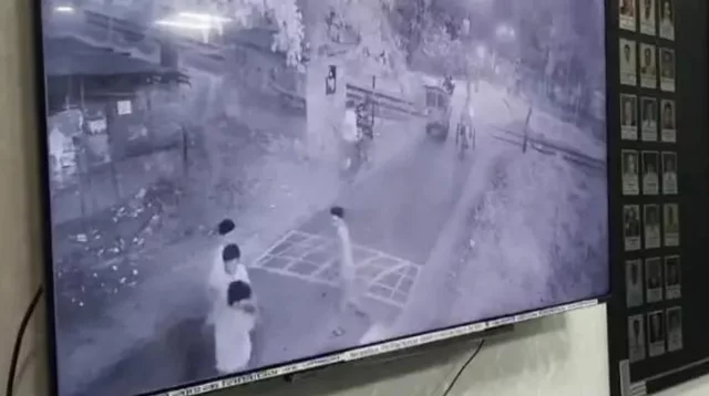 রাবিতে প্রকাশ্যে ধূমপান করতে নিষেধ করায় সিনিয়রের ওপর হামলা