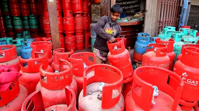 ১৮ দিনে দ্বিতীয় দফা বাড়লো এলপি গ্যাসের দাম