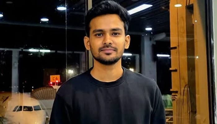 দক্ষিণ কোরিয়ার উদ্দেশে দেশ ছাড়লেন আসিফ মাহমুদ
