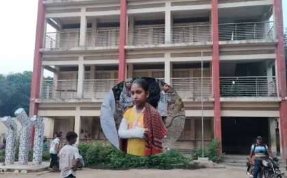পড়া না পারায় ‘শাসন’, শিক্ষিকার মারধরে শিশুর হাত ভাঙার অভিযোগ