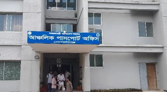 গোপালগঞ্জ পাসপোর্ট অফিসে দুর্নীতির মহোৎসব: জিম্মি সেবাগ্রহীতারা, নেপথ্যে দালাল-সিন্ডিকেট