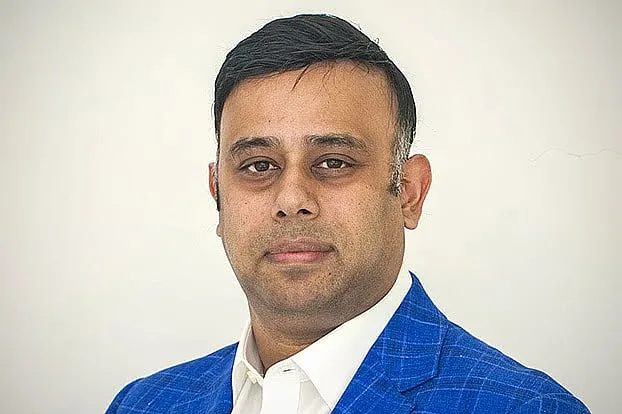ঋণমানের পূর্বাভাস বৃদ্ধি অর্থনীতিতে আস্থা ফেরাবে, তবে সংস্কার কার্যক্রম জোরদার করা জরুরি: মাসরুর রিয়াজ