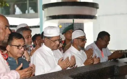 সিলেট সফরে হযরত শাহজালাল (রহ.)-এর মাজার জিয়ারত করলেন রাষ্ট্রপতি