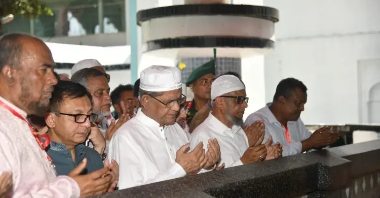 সিলেট সফরে হযরত শাহজালাল (রহ.)-এর মাজার জিয়ারত করলেন রাষ্ট্রপতি