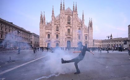 28int-italy-protests-vjmw-superJumbo