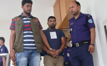 রাউজানে পুলিশের দুঃসাহসিক অভিযানে আগ্নেয়াস্ত্র ও গুলিসহ সন্ত্রাসী গ্রেফতার