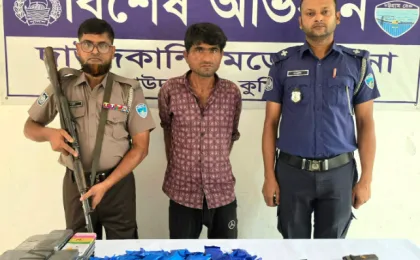 দাউদকান্দিতে পিকআপের গোপন কুঠুরিতে ৩৬ হাজার ইয়াবা, বিদেশি পিস্তল-গুলিসহ গ্রেপ্তার ১