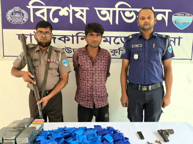 দাউদকান্দিতে পিকআপের গোপন কুঠুরিতে ৩৬ হাজার ইয়াবা, বিদেশি পিস্তল-গুলিসহ গ্রেপ্তার ১