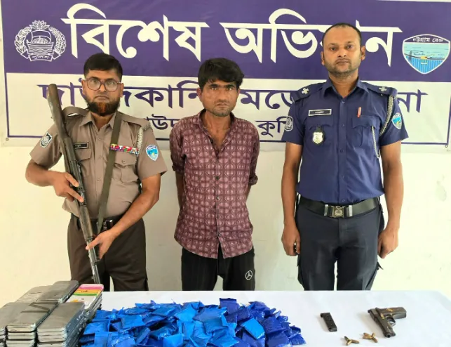 দাউদকান্দিতে পিকআপের গোপন কুঠুরিতে ৩৬ হাজার ইয়াবা, বিদেশি পিস্তল-গুলিসহ গ্রেপ্তার ১